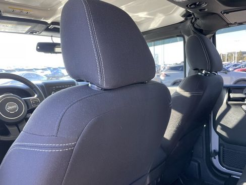 Used 2017 Jeep Wrangler Unlimited Sahara image 22