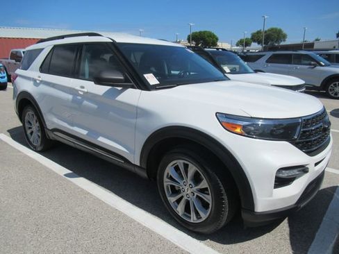 Certified 2022 Ford Explorer XLT w/ Equipment Group 202A RWD image 1