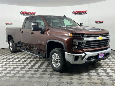 Used 2024 Chevrolet Silverado 2500 LT image 2