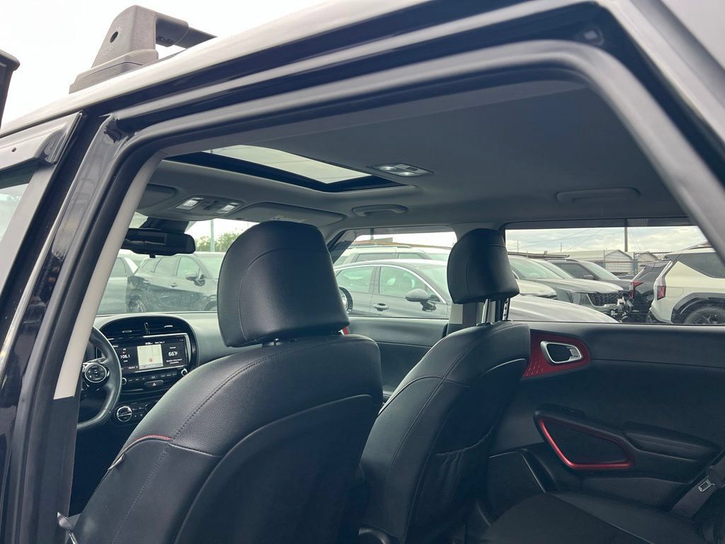 Used 2021 Kia Soul Turbo FWD image 13