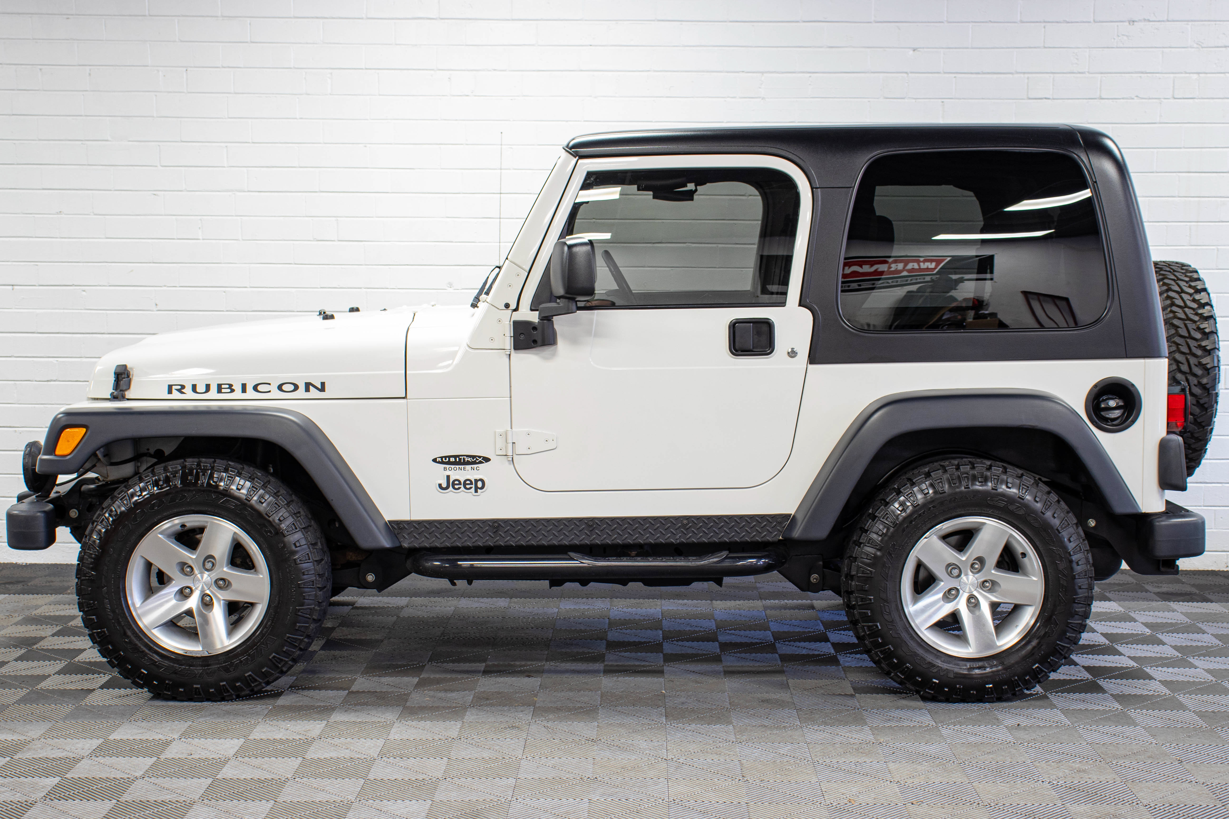 Used 2004 Jeep Wrangler Rubicon w/ Dual Top Group AWD/4WD image 6