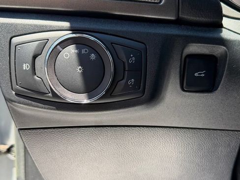 Used 2019 Ford Fusion SE w/ Equipment Group 151A FWD image 16