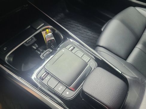 Used 2021 Mercedes-Benz GLB 250 4MATIC image 34
