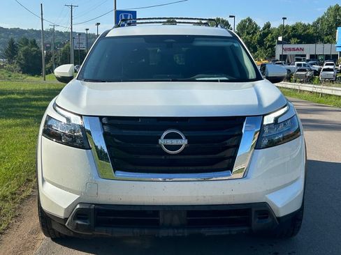 Used 2024 Nissan Pathfinder SV AWD/4WD image 2