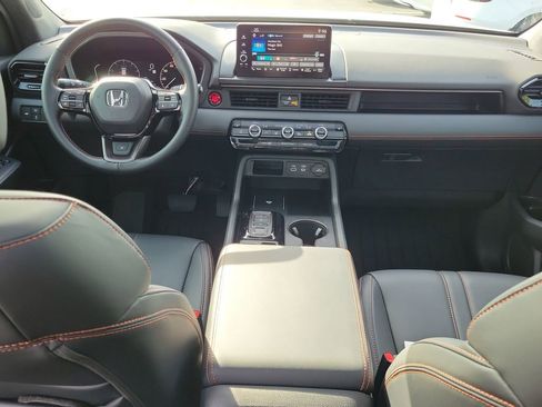 Certified 2025 Honda Pilot TrailSport image 19