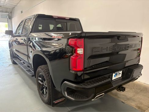Used 2021 Chevrolet Silverado 1500 LT Trail Boss w/ Convenience Package II AWD/4WD image 3