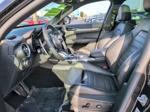 Used 2023 Alfa Romeo Stelvio Veloce AWD/4WD image 18