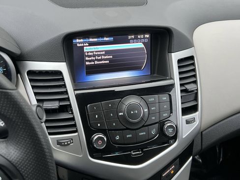 Used 2016 Chevrolet Cruze LT w/ Technology Package image 18