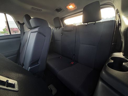 Used 2025 Toyota Highlander LE FWD image 31