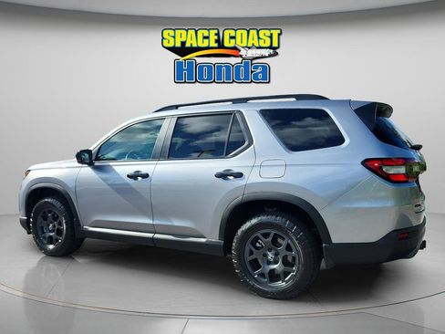 Certified 2025 Honda Pilot TrailSport image 12
