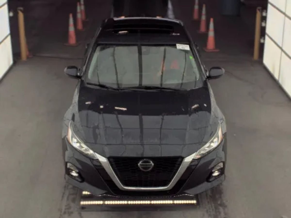 Used 2020 Nissan Altima 2.5 SV FWD image 2