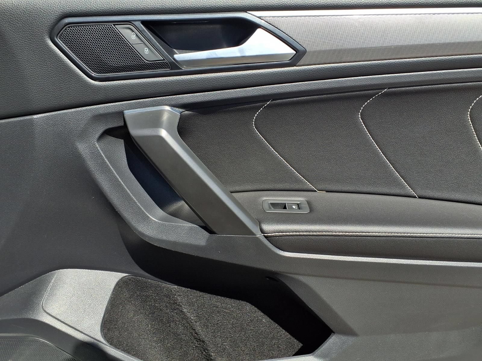 Certified 2022 Volkswagen Tiguan SE R-Line FWD image 24