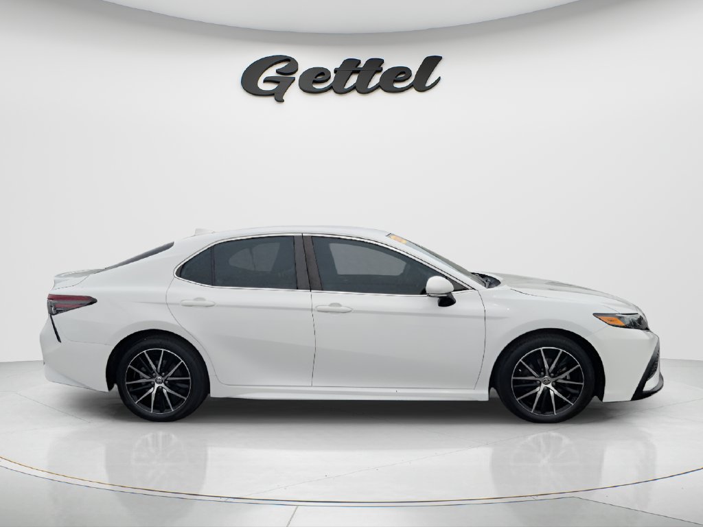 Used 2024 Toyota Camry SE w/ Convenience Package FWD image 4