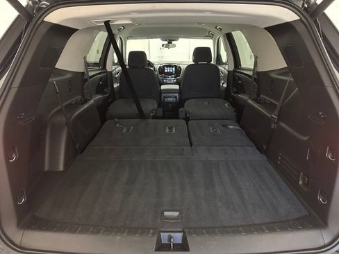 Used 2019 Chevrolet Traverse LT w/ LPO, Cargo Package AWD/4WD image 9