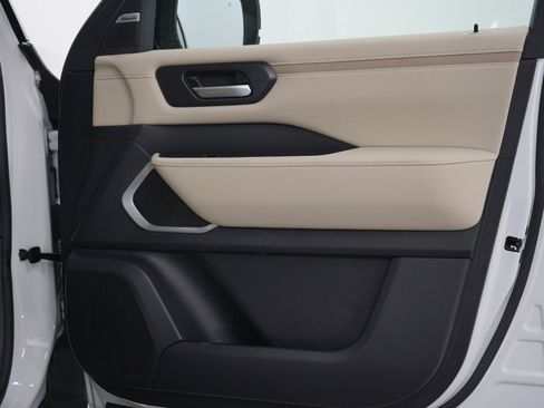 Used 2025 Nissan Armada Platinum w/ Convenience Package AWD/4WD image 9