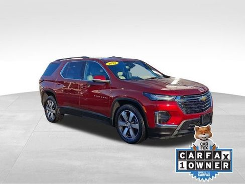 Used 2022 Chevrolet Traverse LT w/ LT Premium Package image 1