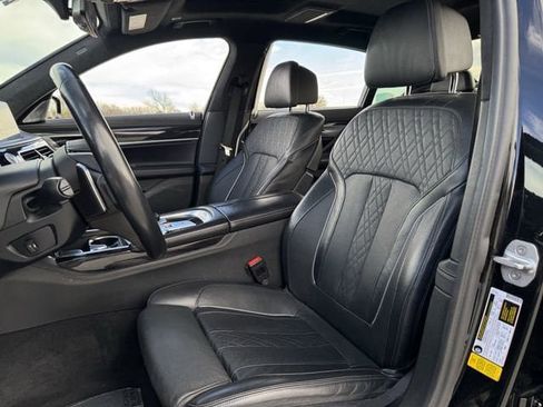Used 2017 BMW 750i image 22