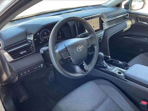 Used 2025 Toyota Camry LE image 14