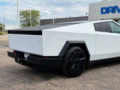 Used 2024 Tesla Cybertruck AWD Crew Cab image 11
