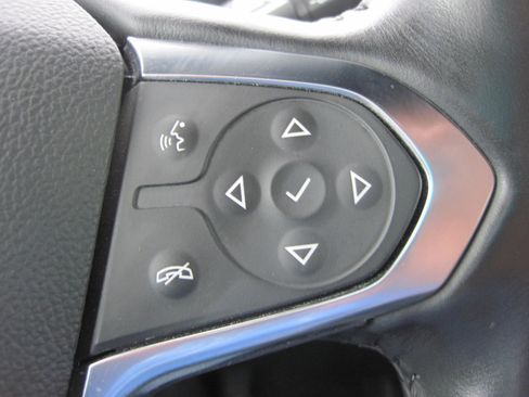 Used 2022 Chevrolet Traverse LT image 16