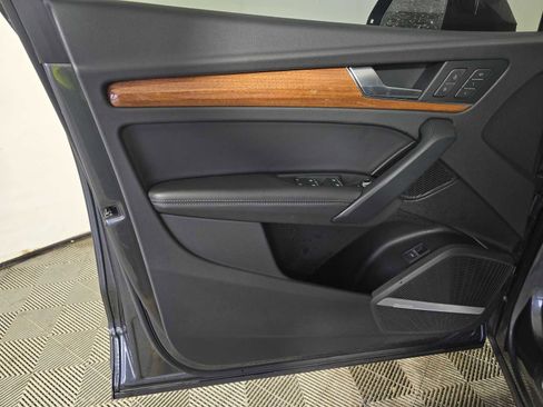 Used 2023 Audi Q5 2.0T Premium Plus w/ Premium Plus Package image 9