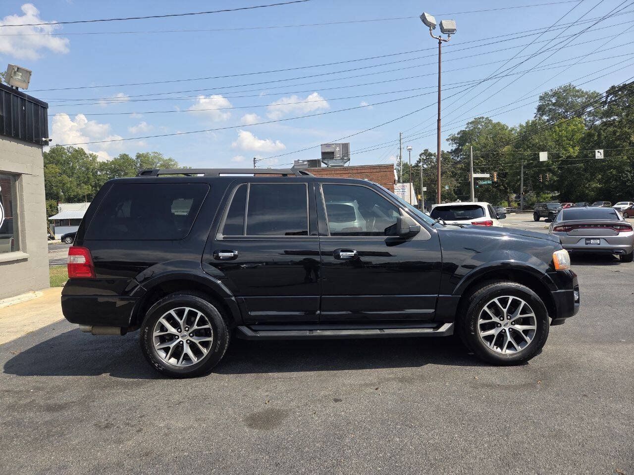 Used 2017 Ford Expedition XLT w/ Equipment Group 202A RWD image 7
