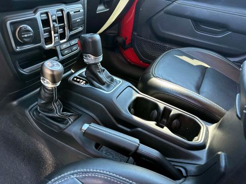 Used 2023 Jeep Wrangler Unlimited Sahara w/ Cold Weather Group AWD/4WD image 15