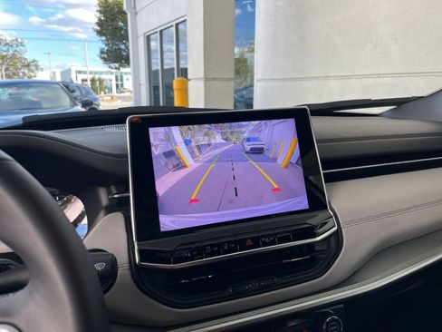 Used 2025 Jeep Compass Limited image 35