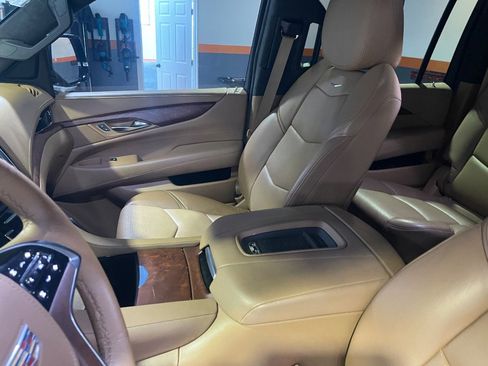 Used 2017 Cadillac Escalade ESV Platinum image 33