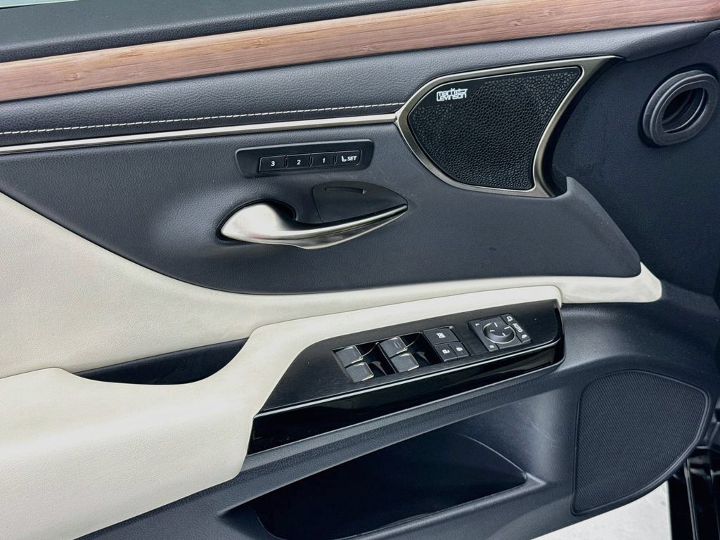 Used 2024 Lexus ES 350 Ultra Luxury w/ Accessory Package (Z2) FWD image 22