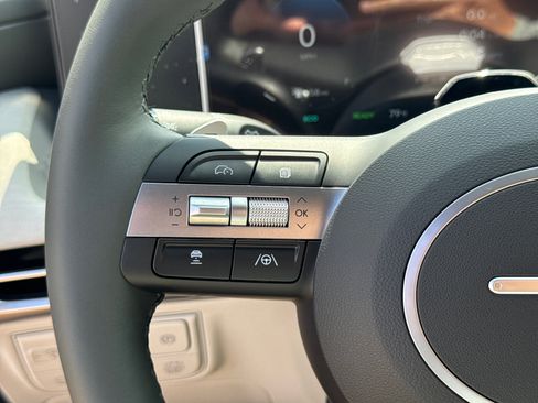 New 2025 Hyundai Tucson Limited image 17