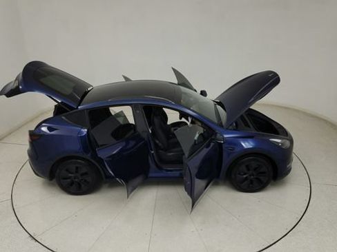 Used 2025 Tesla Model Y Long Range RWD image 36