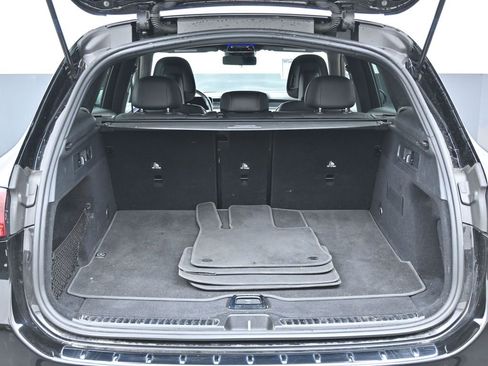 Used 2024 Mercedes-Benz GLC 300 4MATIC image 17