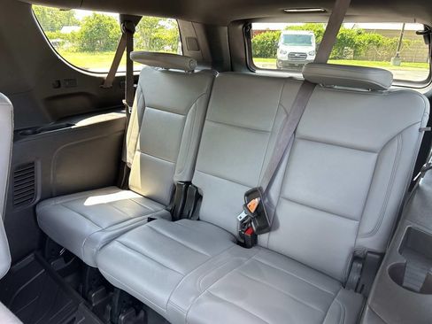 Used 2021 Chevrolet Suburban LT w/ LT Signature Package RWD image 28