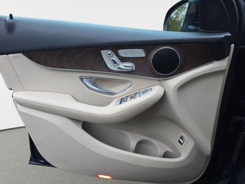 Used 2018 Mercedes-Benz GLC 300 4MATIC image 35