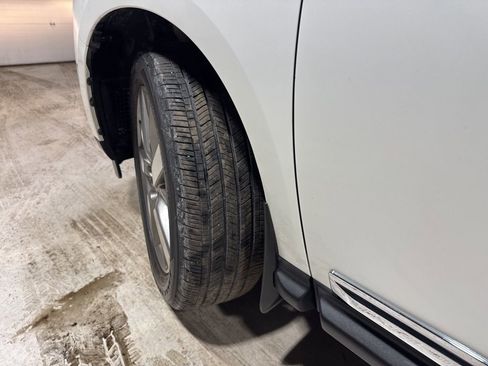 Used 2014 Nissan Pathfinder Platinum w/ Platinum Premium Package image 3