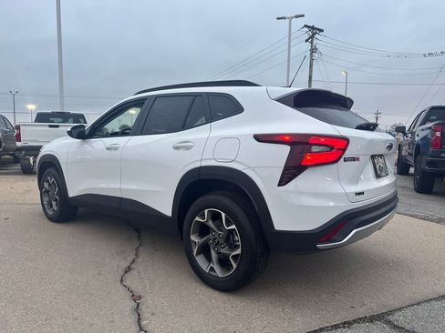 New 2026 Chevrolet Trax LT w/ LPO, Blackout Package image 3