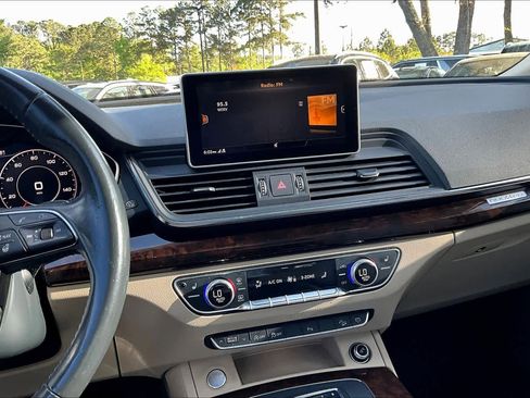 Used 2018 Audi Q5 2.0T Premium Plus w/ Premium Plus Package AWD/4WD image 7