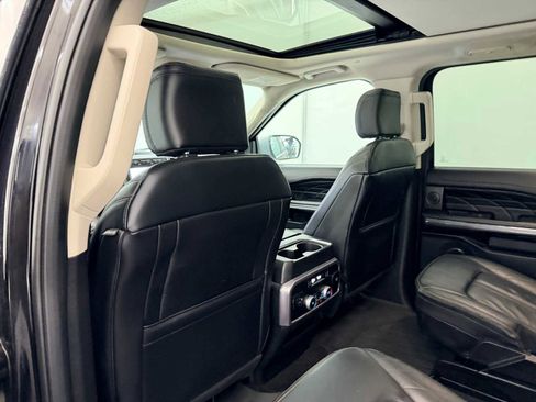 Used 2021 Ford Expedition Platinum image 18