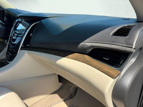 Used 2020 Cadillac Escalade ESV Premium Luxury AWD/4WD image 36