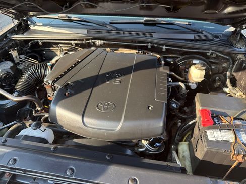 Used 2015 Toyota Tacoma 4x4 Double Cab w/ TRD Sport Package image 25