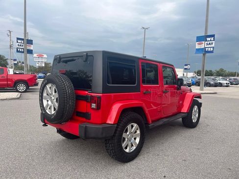 Used 2018 Jeep Wrangler Unlimited Sahara w/ Connectivity Group AWD/4WD image 5