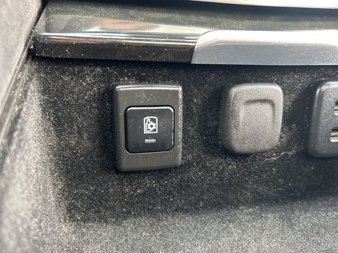 Used 2016 Cadillac Escalade ESV Platinum image 27