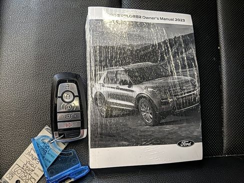 Used 2023 Ford Explorer Limited w/ Limited Technology Package image 33