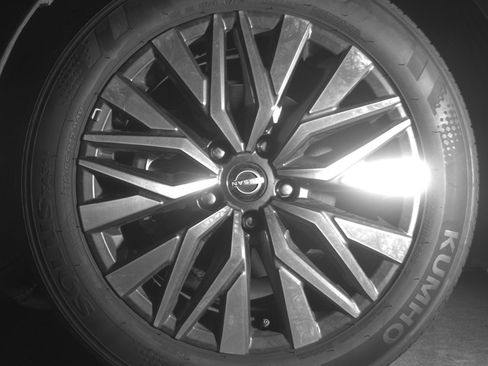 Used 2025 Nissan Altima 2.5 SV FWD image 12