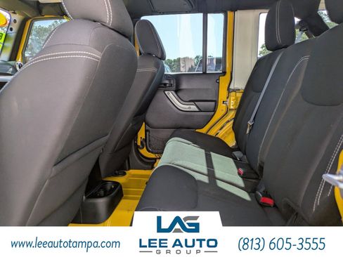 Used 2015 Jeep Wrangler Unlimited Rubicon w/ Connectivity Group image 12