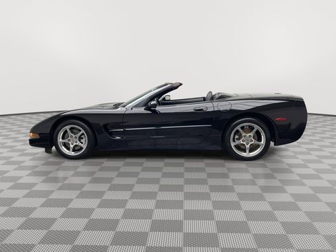 Used 2001 Chevrolet Corvette Convertible w/ Preferred Equipment Group2 image 28