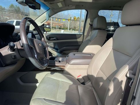 Used 2019 Chevrolet Tahoe LT w/ LT Signature Package image 17