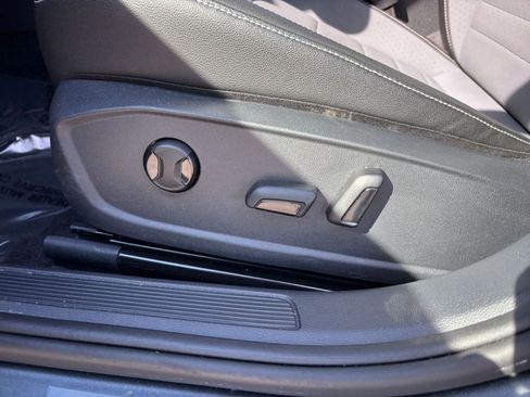 Used 2025 Volkswagen Jetta SE image 23