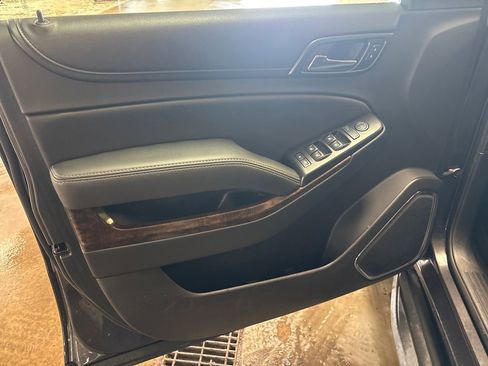 Used 2017 Chevrolet Suburban LS AWD/4WD image 15